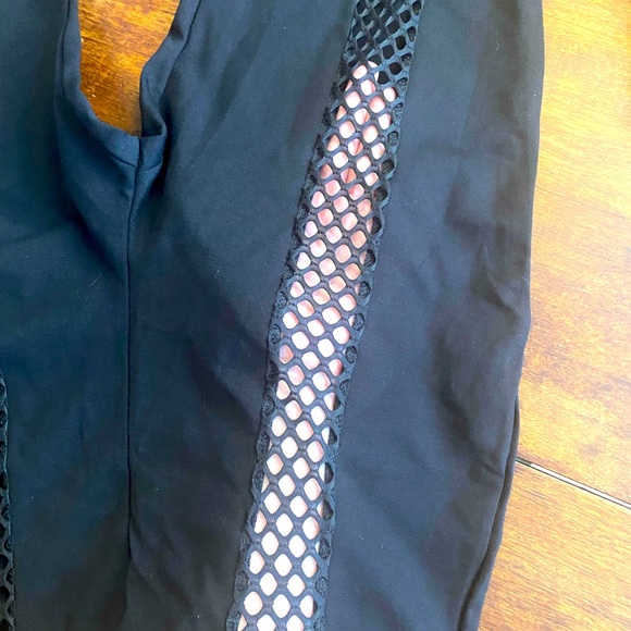 Mesh Panel Leggings - Picture 2 of 3